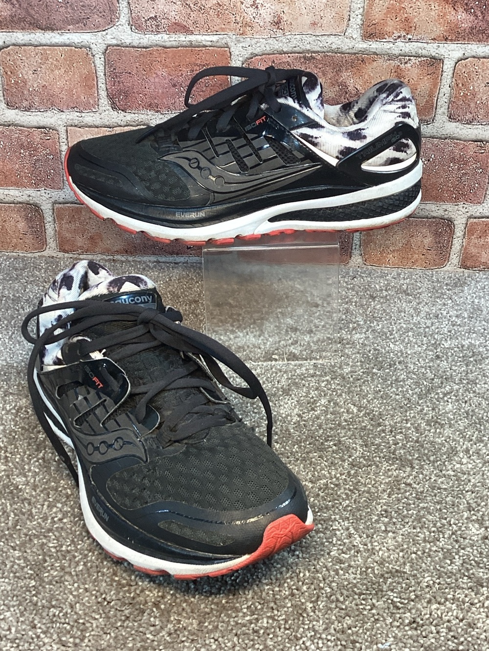 Saucony Triumph ISO 2 “ Life on the  run” running shoes size 9